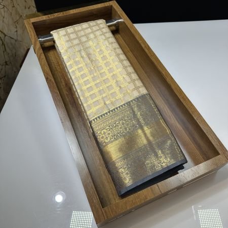 CREAM X GREY CHOWKDI